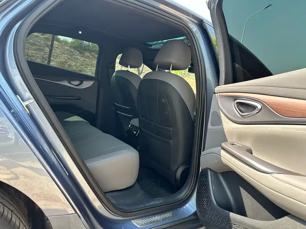 BYD Seal — фото 6