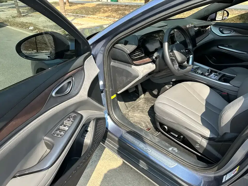 BYD Seal — фото 7