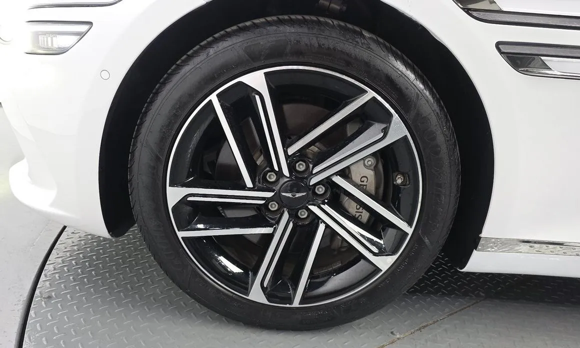 Genesis G80 — фото 10
