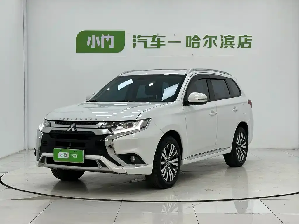 Mitsubishi Outlander — фото 1