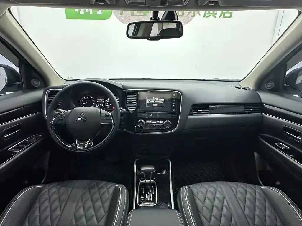 Mitsubishi Outlander — фото 8