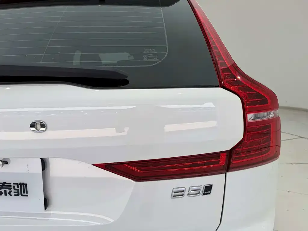 Volvo XC60 — фото 10