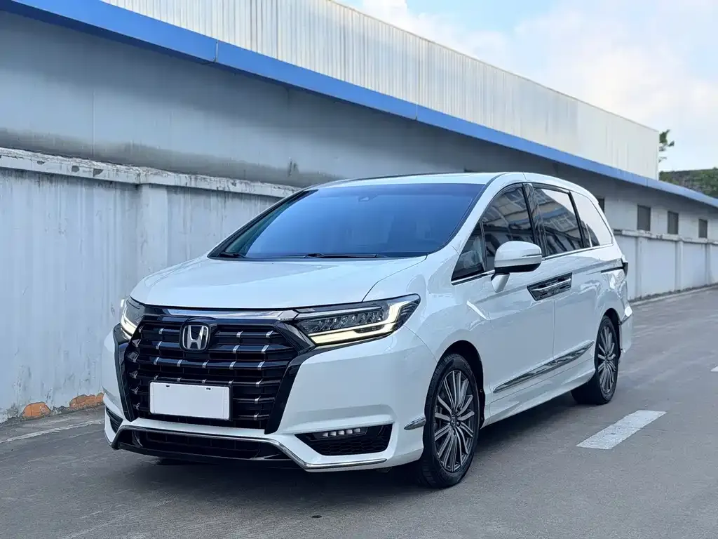 Honda Elysion — фото 1