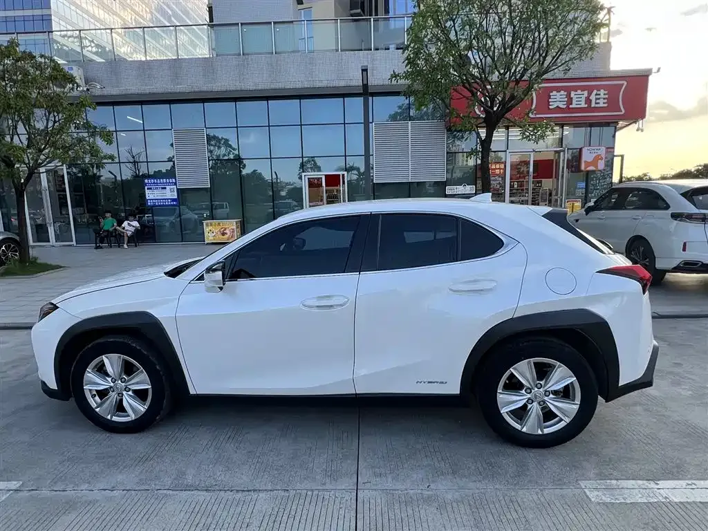 Lexus UX — фото 7