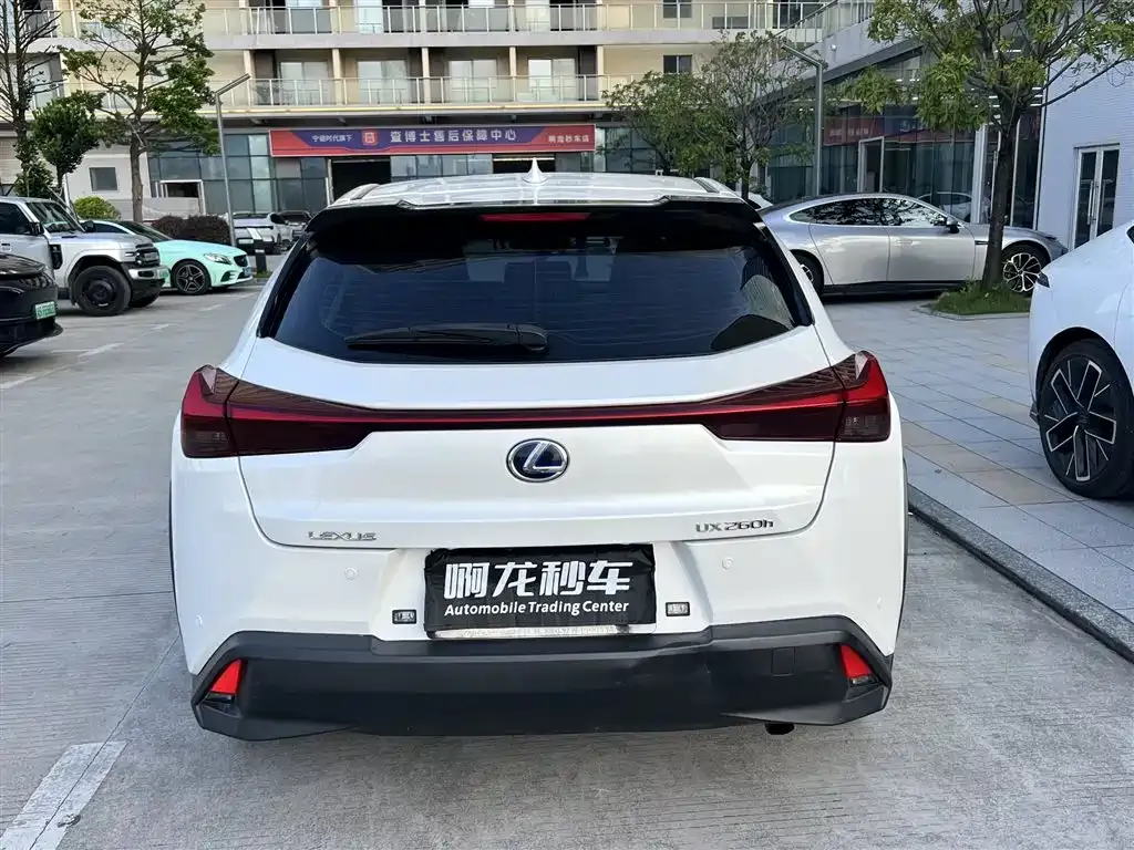 Lexus UX — фото 8