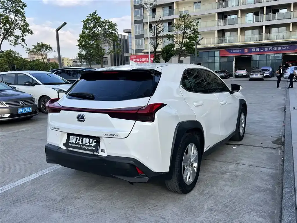 Lexus UX — фото 6