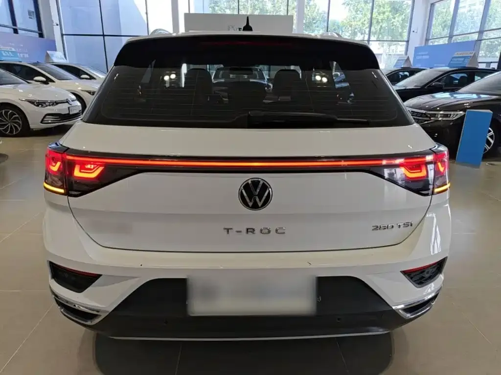 Volkswagen T-Roc — фото 6