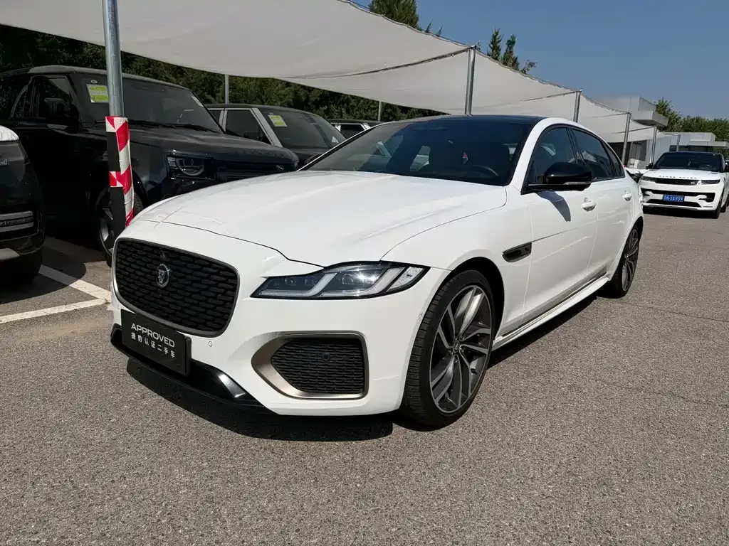 Jaguar XFL — фото 1