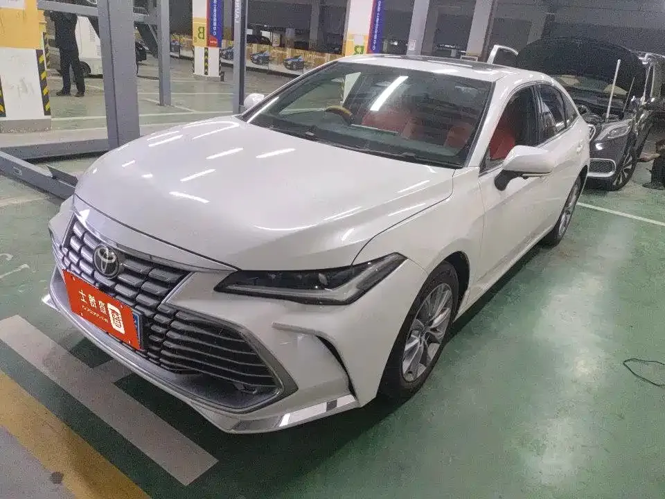 Toyota Avalon — фото 1
