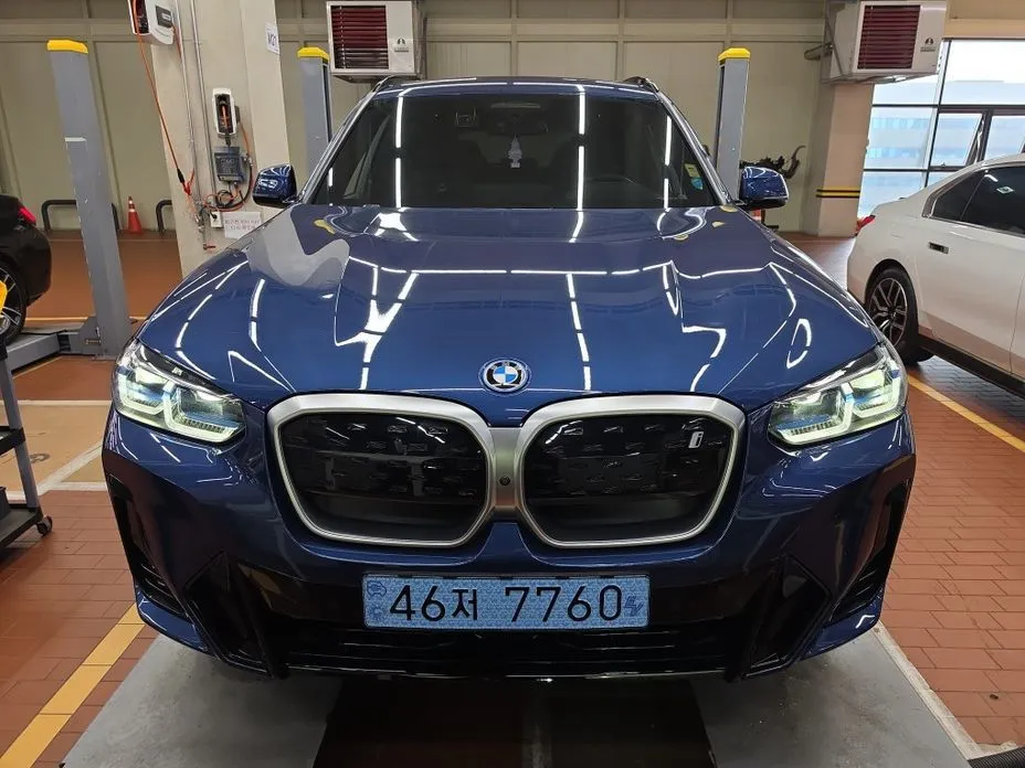 BMW iX3 — фото 1