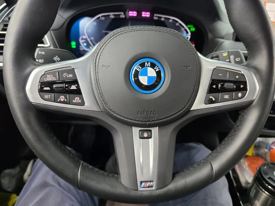 BMW iX3 — фото 2