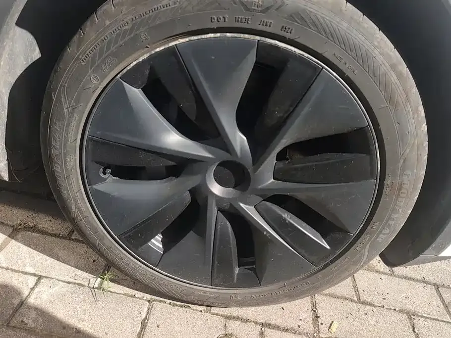 Tesla Model Y — фото 9
