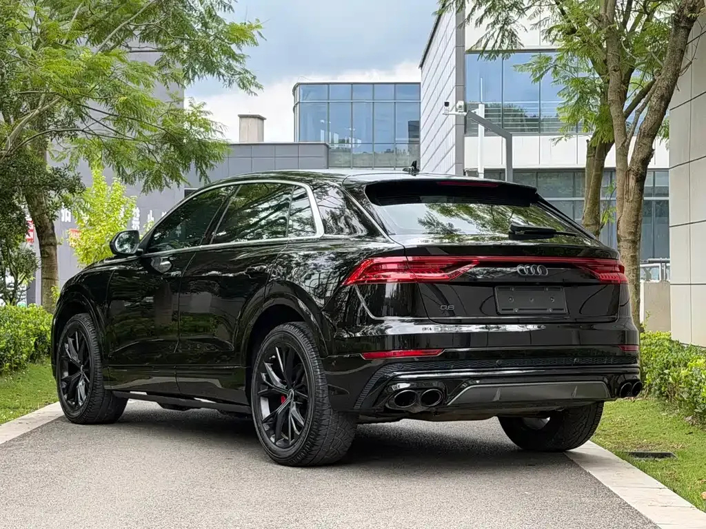 Audi Q8 — фото 7