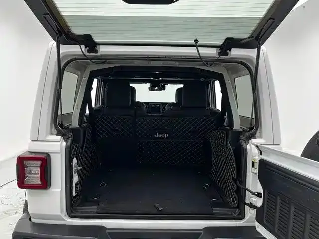 Jeep Wrangler — фото 7