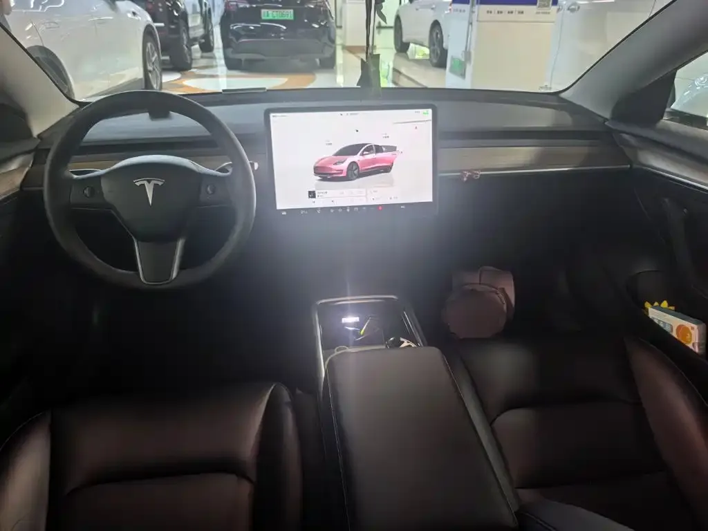Tesla Model 3 — фото 3