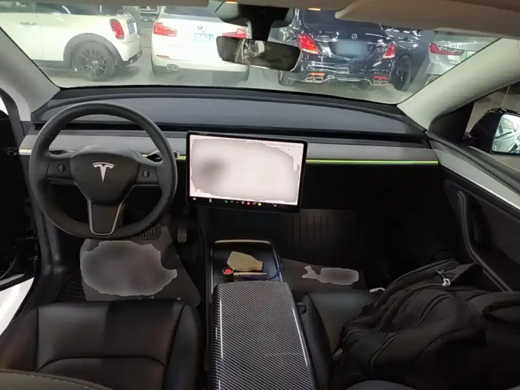 Tesla Model Y — фото 10