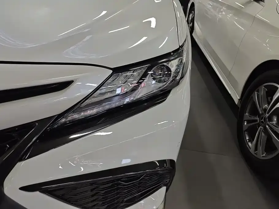 Toyota Camry — фото 8