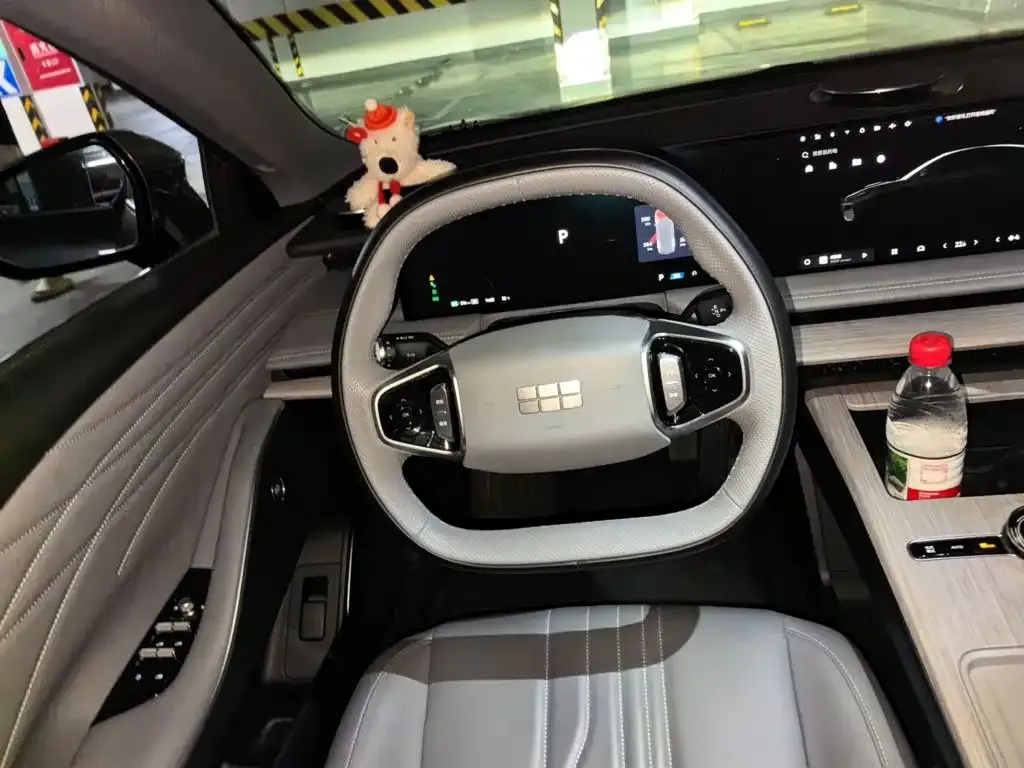 Geely Galaxy E8 — фото 10