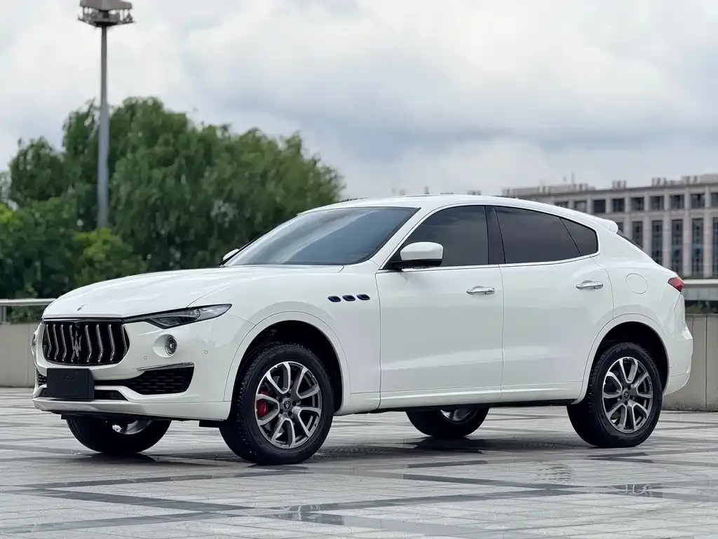Maserati Levante — фото 1