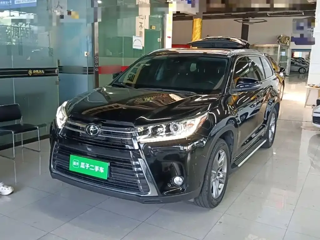 Toyota Highlander — фото 1