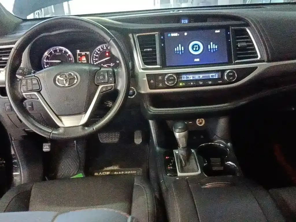 Toyota Highlander — фото 5