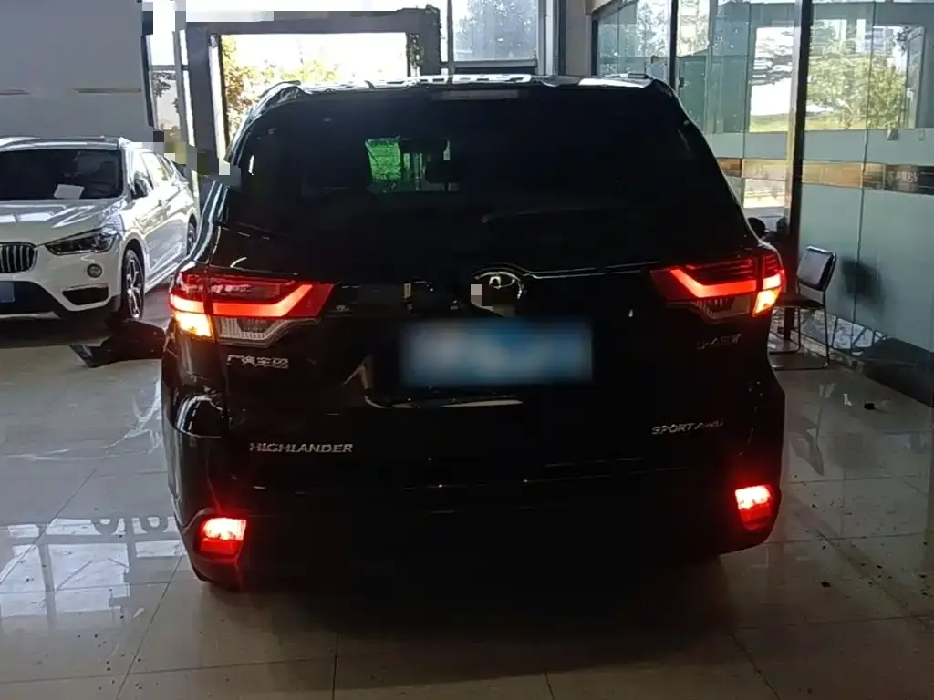 Toyota Highlander — фото 10