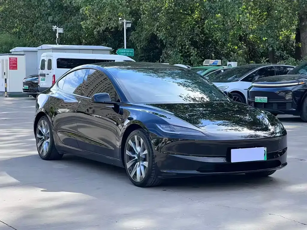 Tesla Model 3 — фото 5