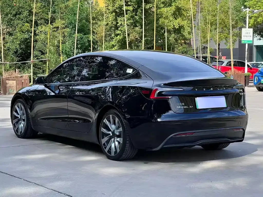 Tesla Model 3 — фото 8