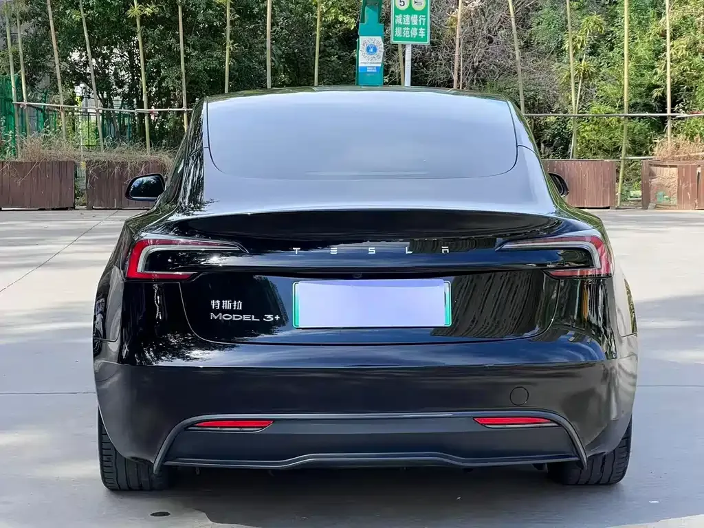 Tesla Model 3 — фото 9