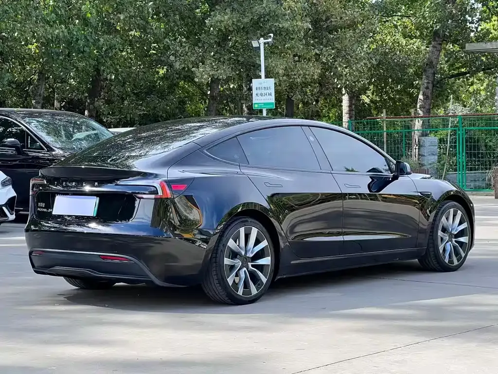 Tesla Model 3 — фото 7