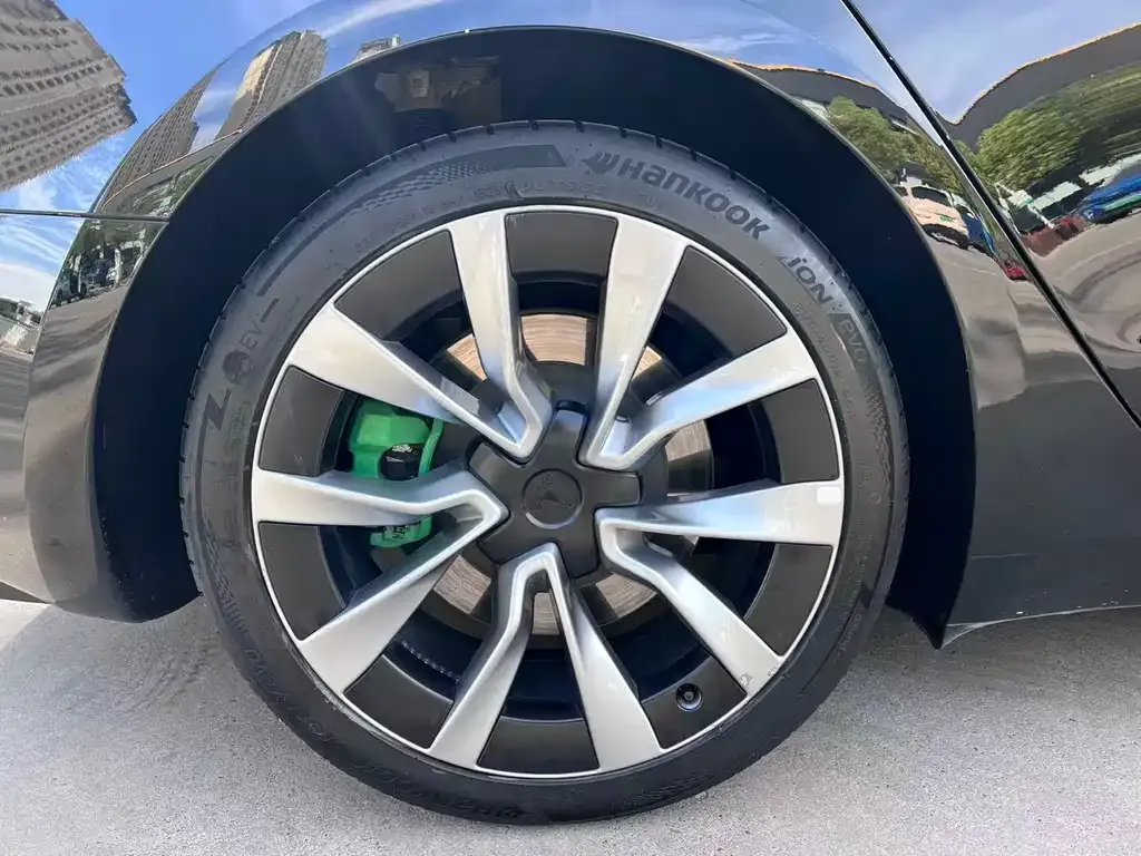 Tesla Model 3 — фото 3