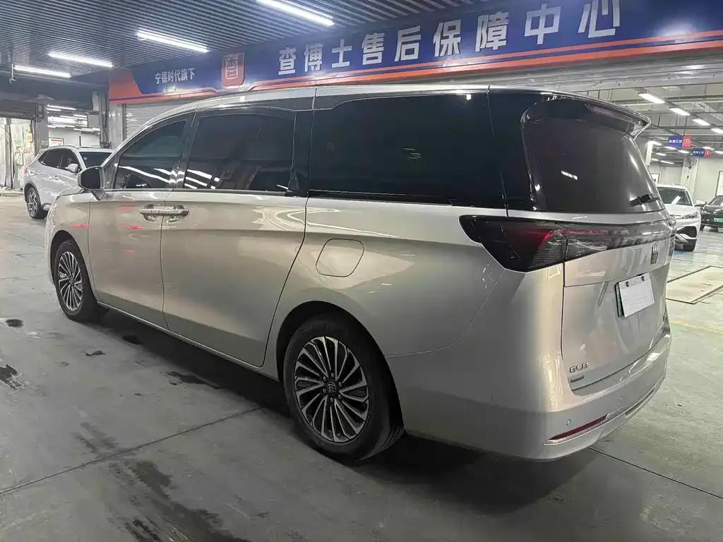 Buick GL8 Hybrid — фото 3