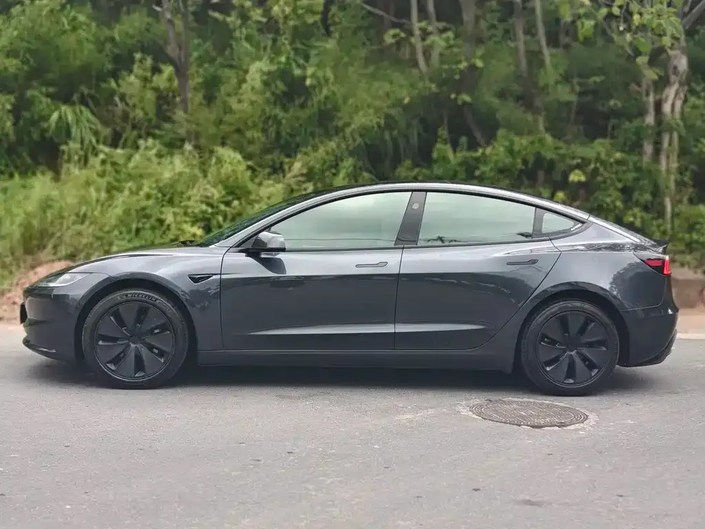 Tesla Model 3 — фото 10