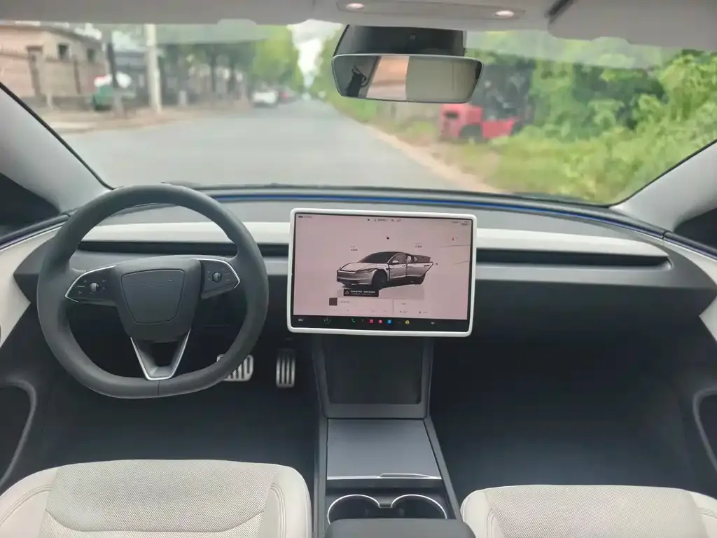 Tesla Model 3 — фото 2