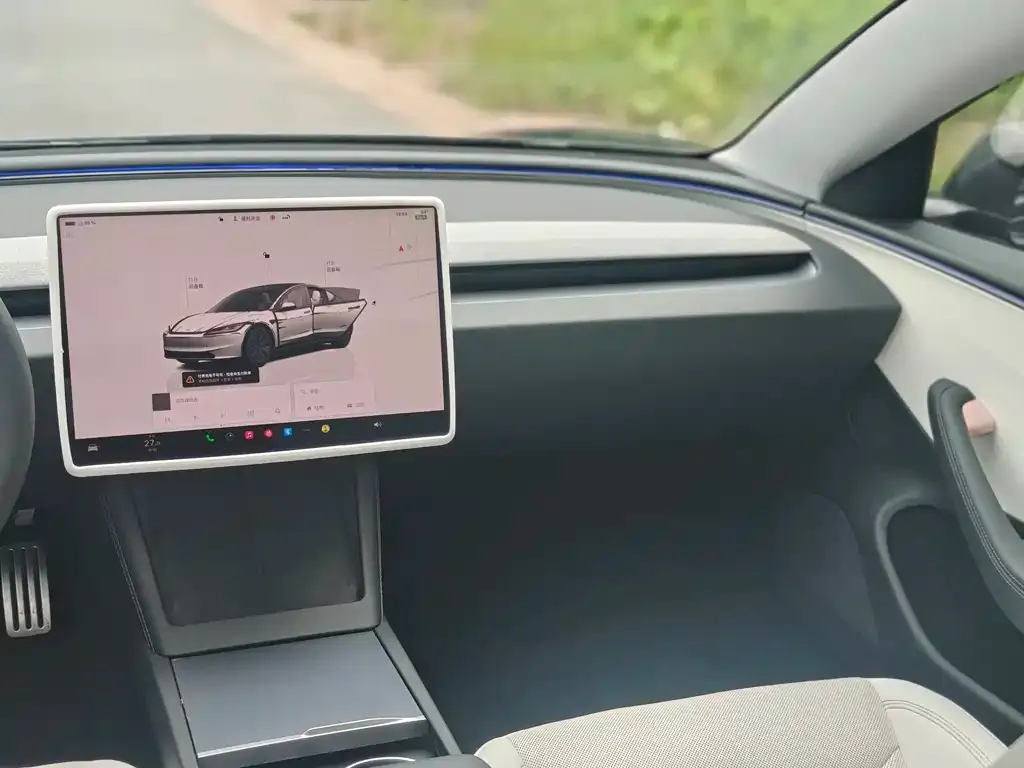 Tesla Model 3 — фото 9
