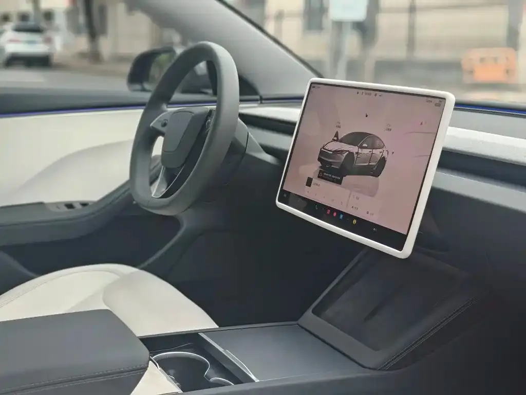 Tesla Model 3 — фото 8