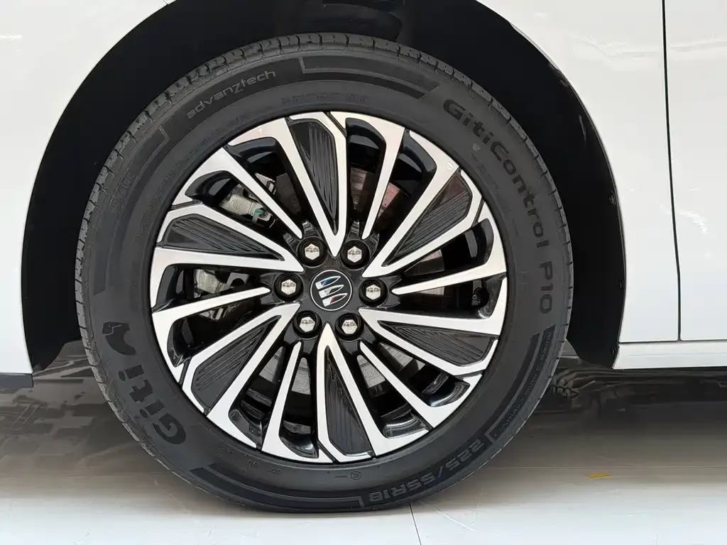 Buick GL8 Hybrid — фото 8