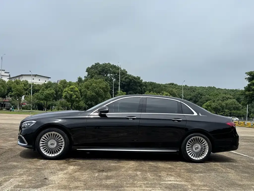 Mercedes-Benz E-Class — фото 2