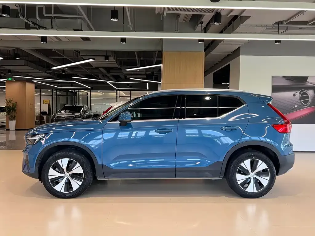 Volvo XC40 — фото 6