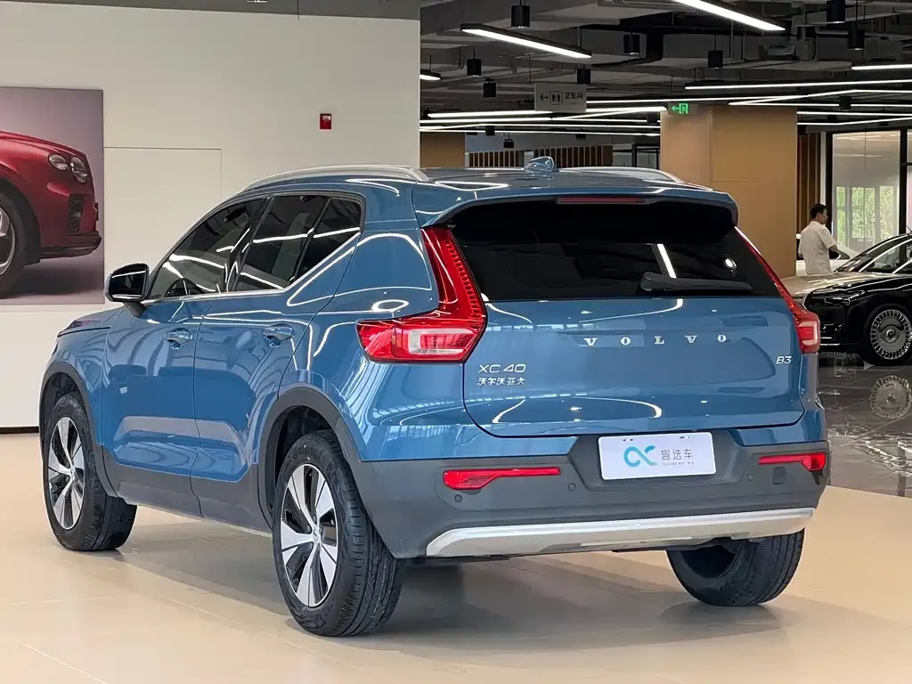 Volvo XC40 — фото 8