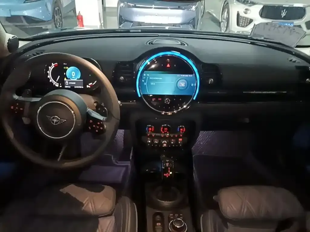 MINI Clubman — фото 2