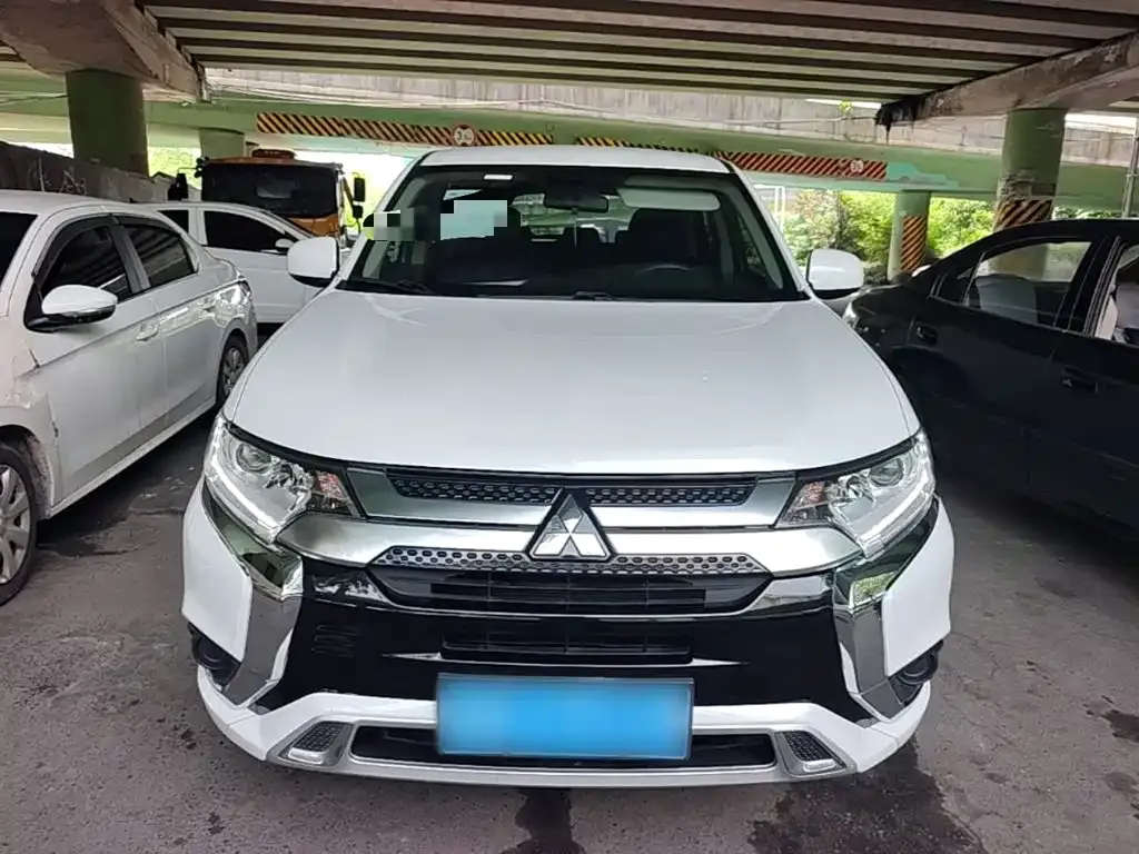 Mitsubishi Outlander — фото 4