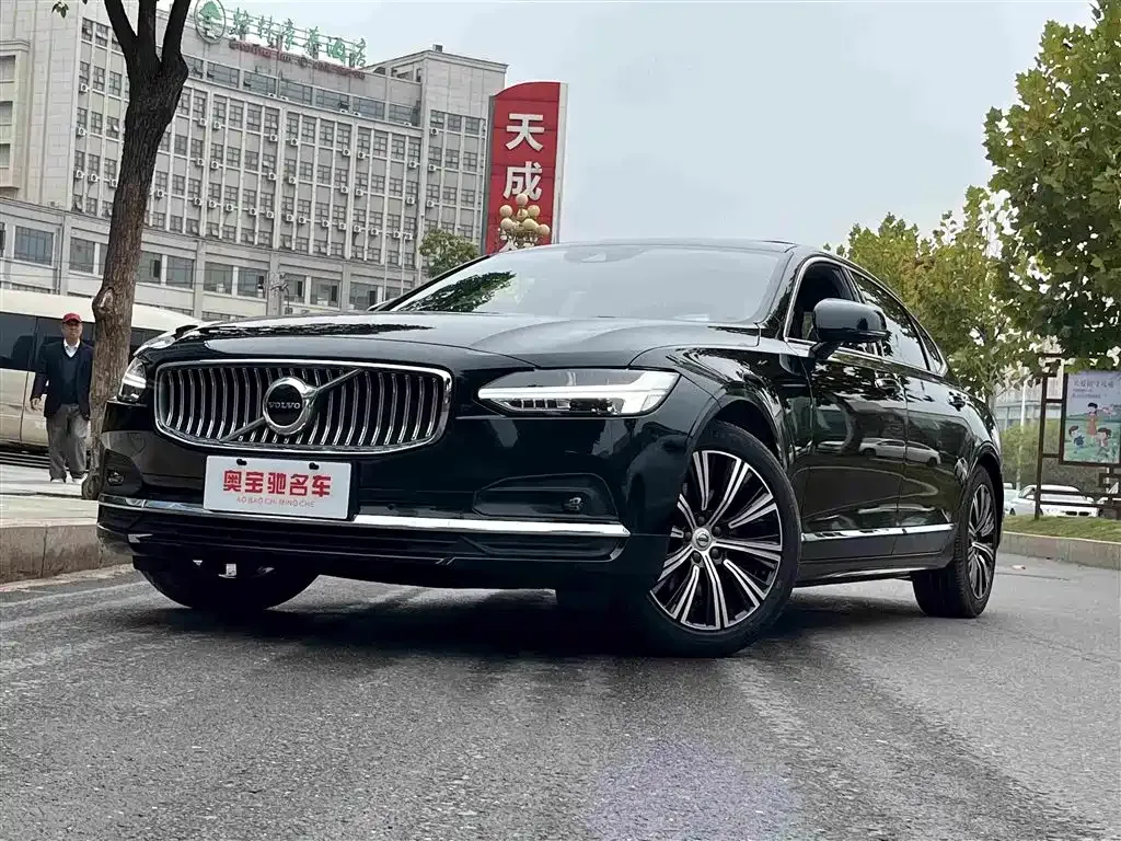 Volvo S90 — фото 1