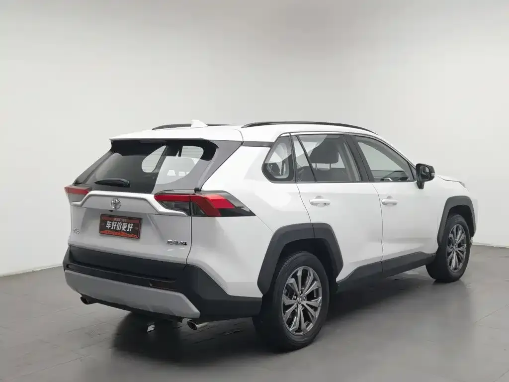 Toyota RAV4 — фото 6