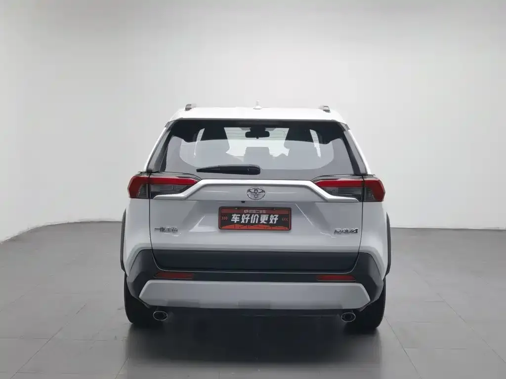 Toyota RAV4 — фото 10