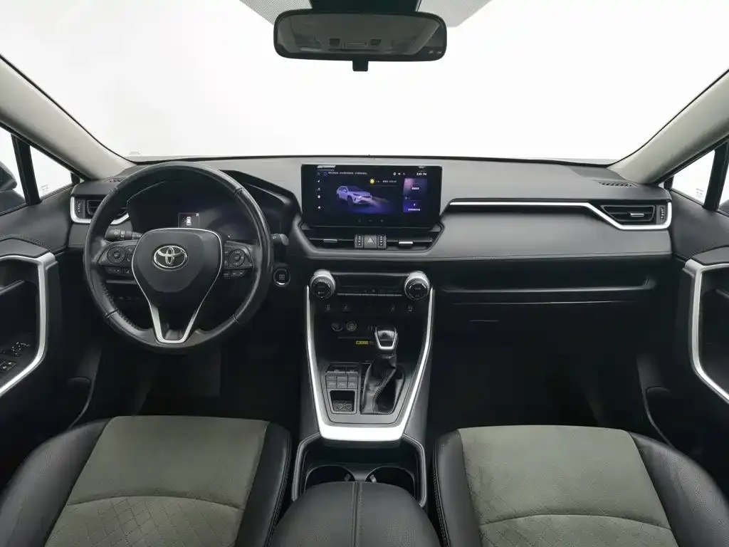 Toyota RAV4 — фото 8