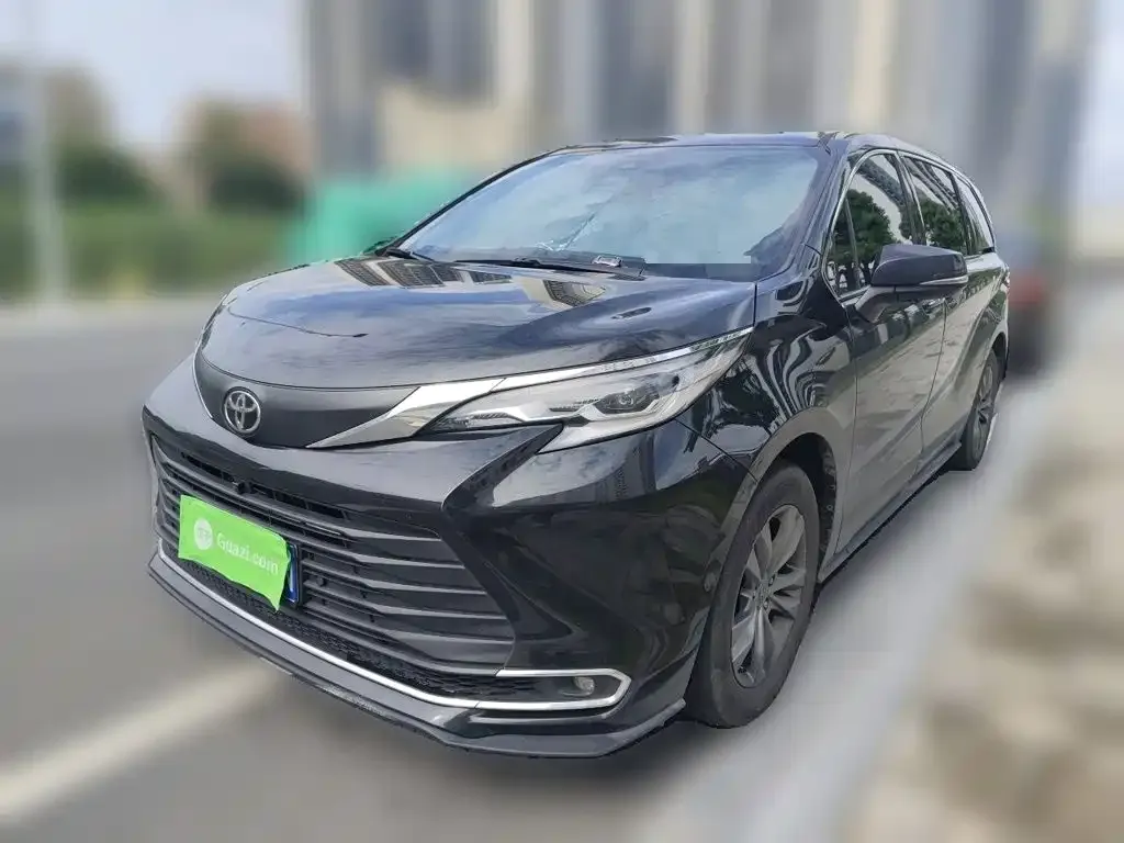 Toyota Sienna — фото 1