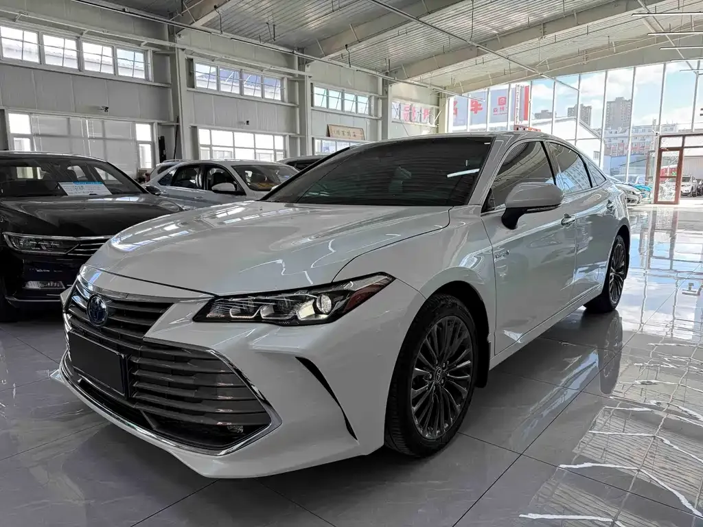 Toyota Avalon — фото 1
