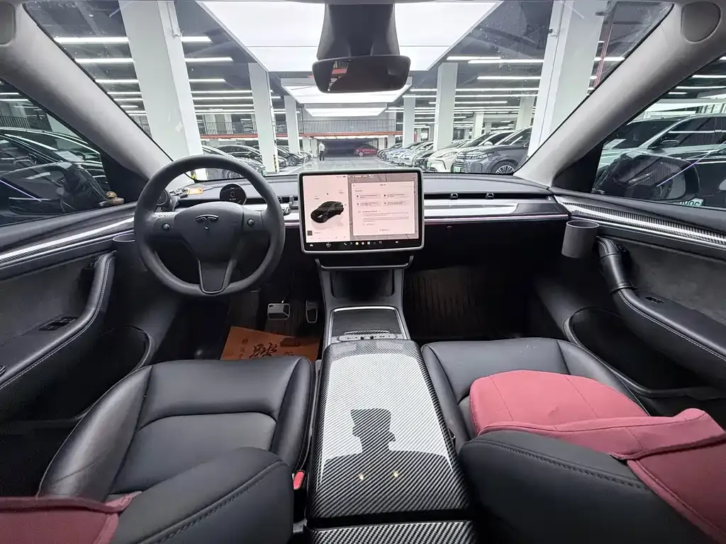 Tesla Model Y — фото 9
