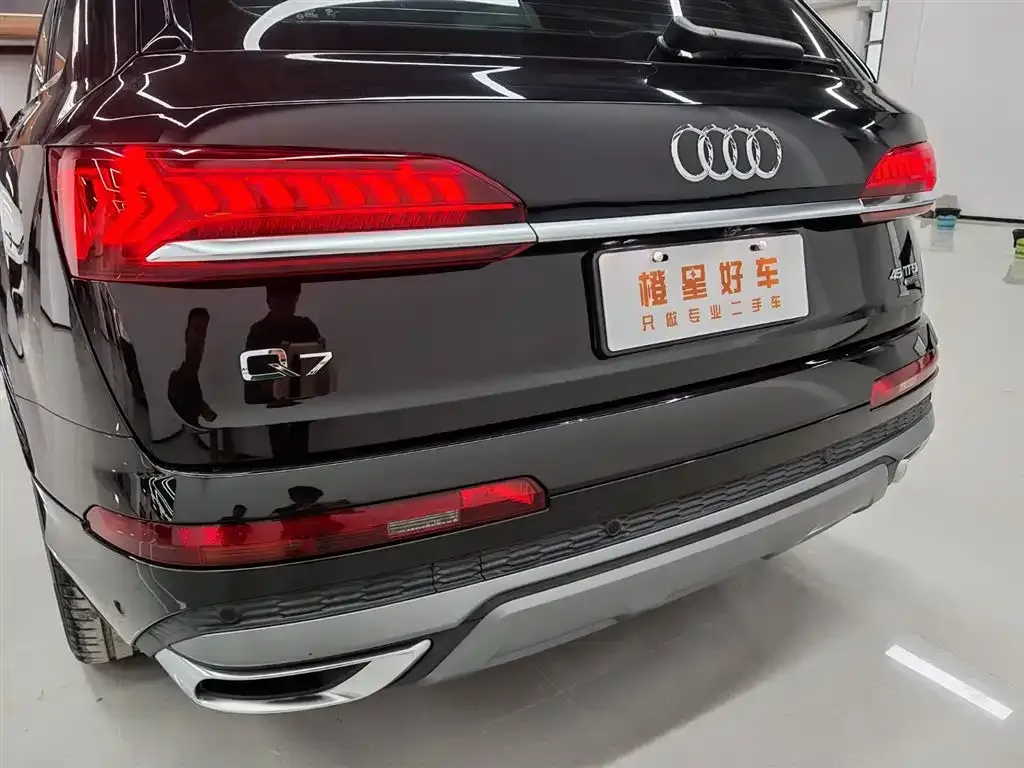 Audi Q7 — фото 10
